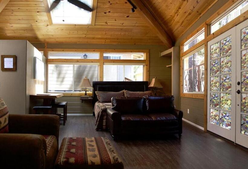 디럭스 스위트 킹 침대, Silver Pines Lodge