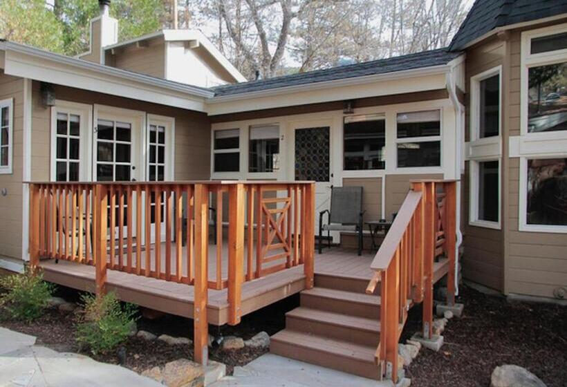 스위트 킹사이즈 침대, Silver Pines Lodge