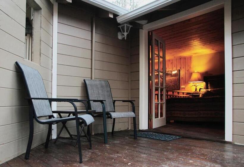 스위트 킹사이즈 침대, Silver Pines Lodge