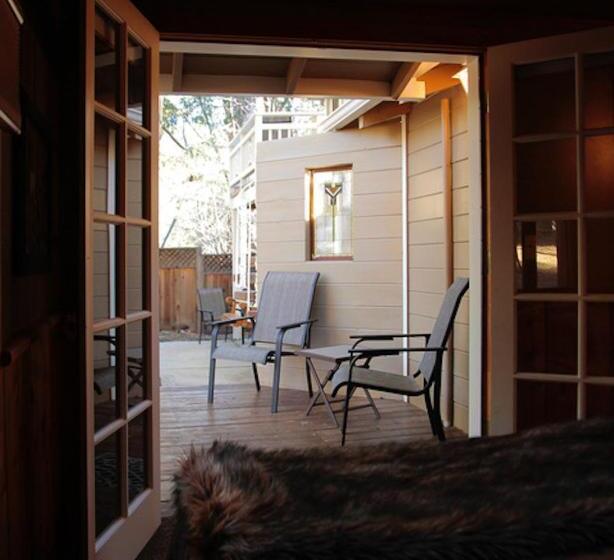 스위트 킹사이즈 침대, Silver Pines Lodge