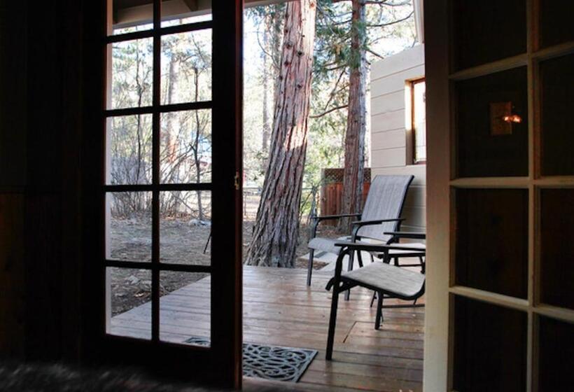 스위트 킹사이즈 침대, Silver Pines Lodge