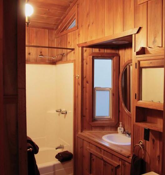 스위트 킹사이즈 침대, Silver Pines Lodge