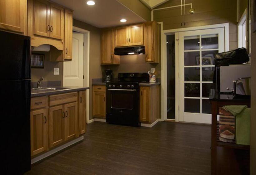 디럭스 스위트 킹 침대, Silver Pines Lodge