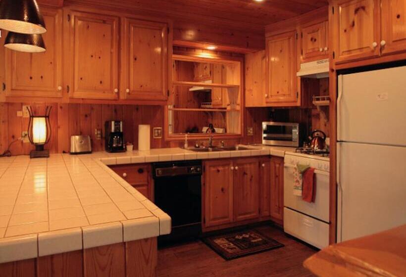 샬레, Silver Pines Lodge