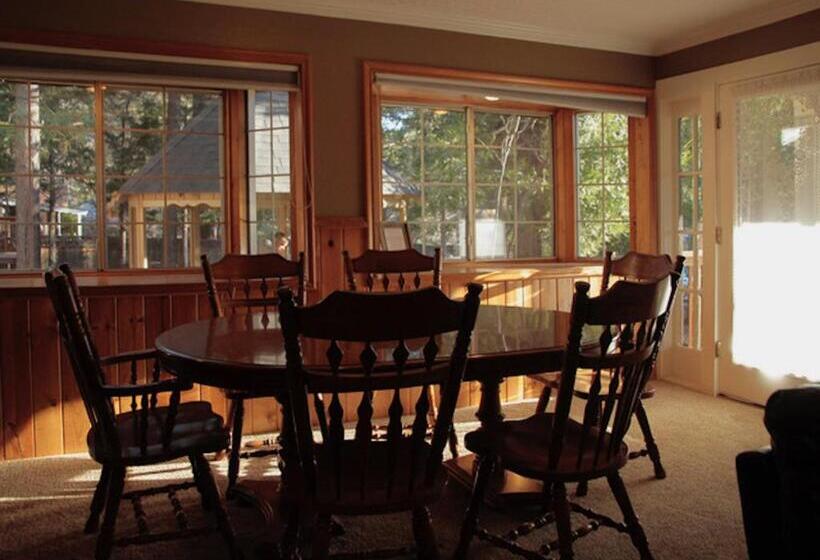 샬레, Silver Pines Lodge