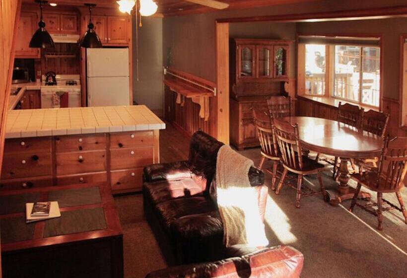 샬레, Silver Pines Lodge