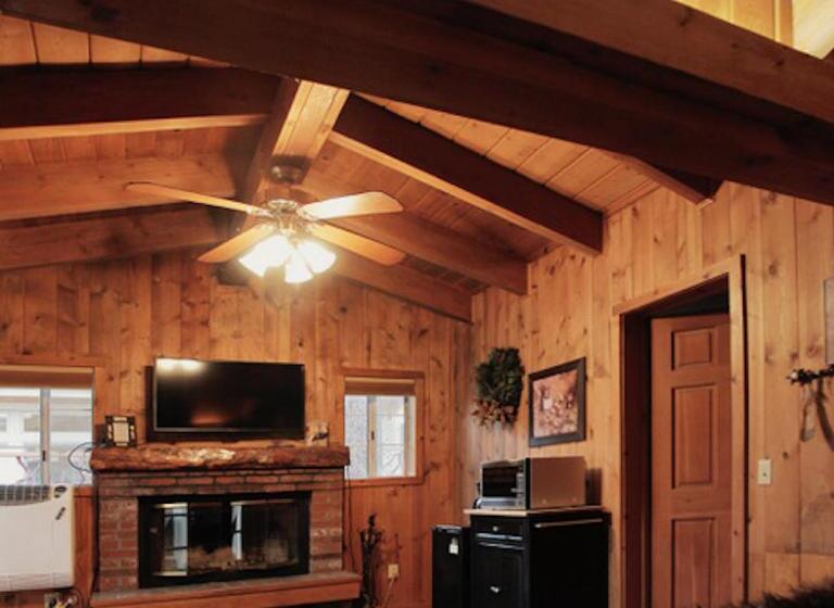 스위트, Silver Pines Lodge