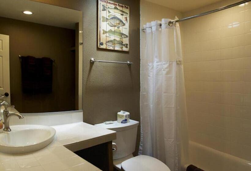 스위트 킹사이즈 침대, Silver Pines Lodge
