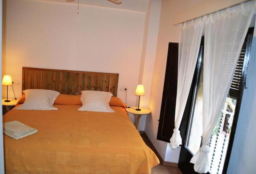 غرفة قياسية رباعية, Habitaciones Con Encanto Cal Alejandro