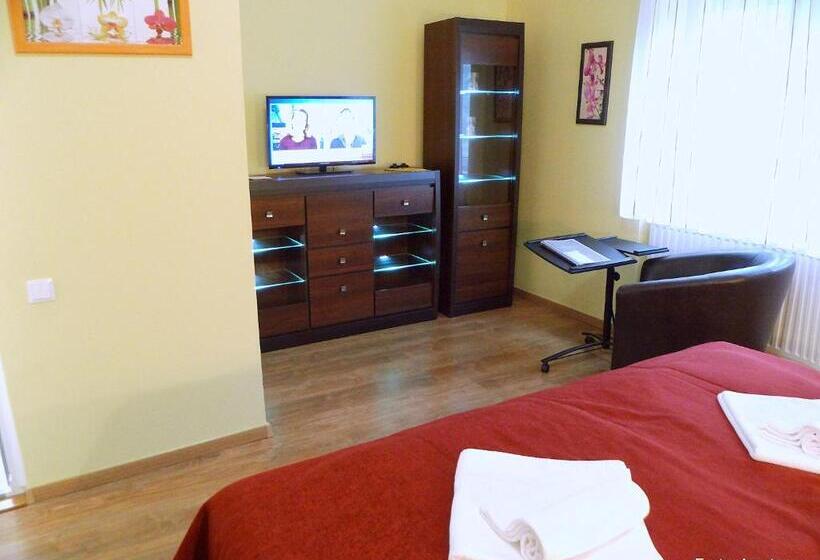 Номер Deluxe, Eszter Apartman