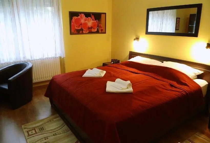 デラックスルーム, Eszter Apartman