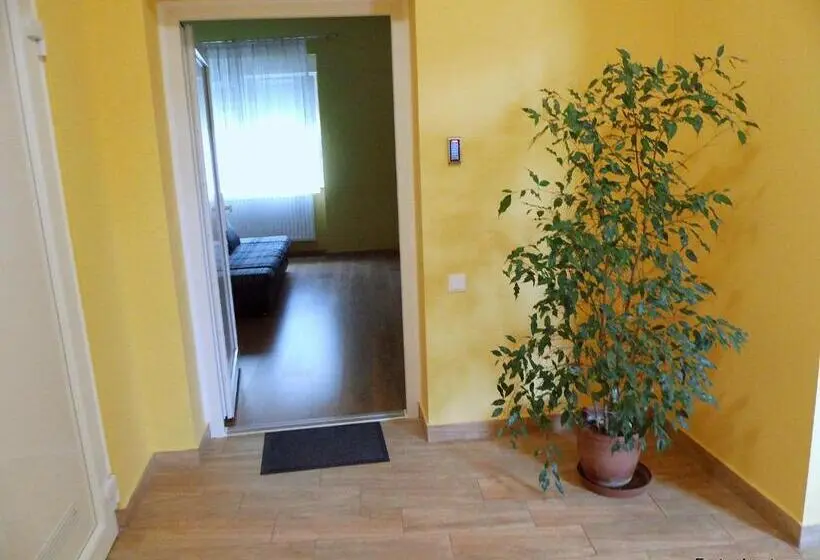 １ベッドルームアパートメント, Eszter Apartman
