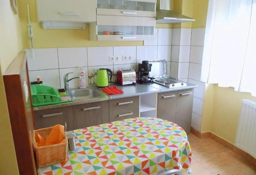 １ベッドルームアパートメント, Eszter Apartman