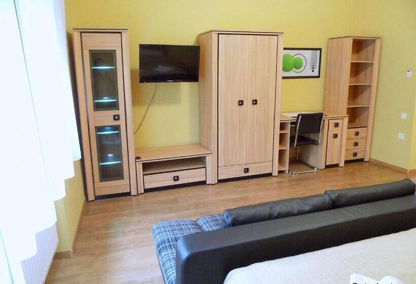 Апартаменты 1 Спальня, Eszter Apartman