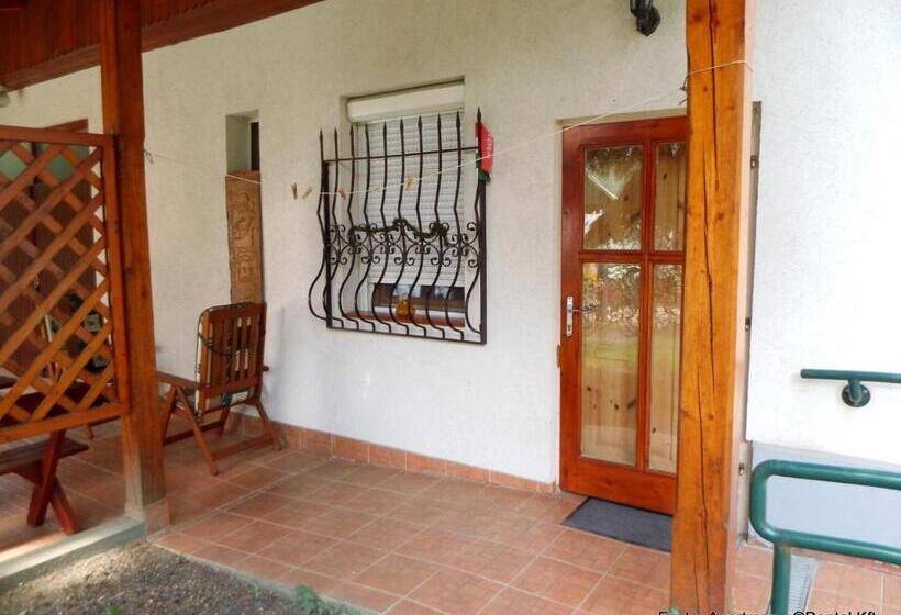 Апартаменты 1 Спальня Нижний Этаж, Eszter Apartman