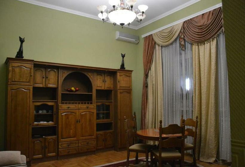 سوییت جونیور, Knaus Apartments