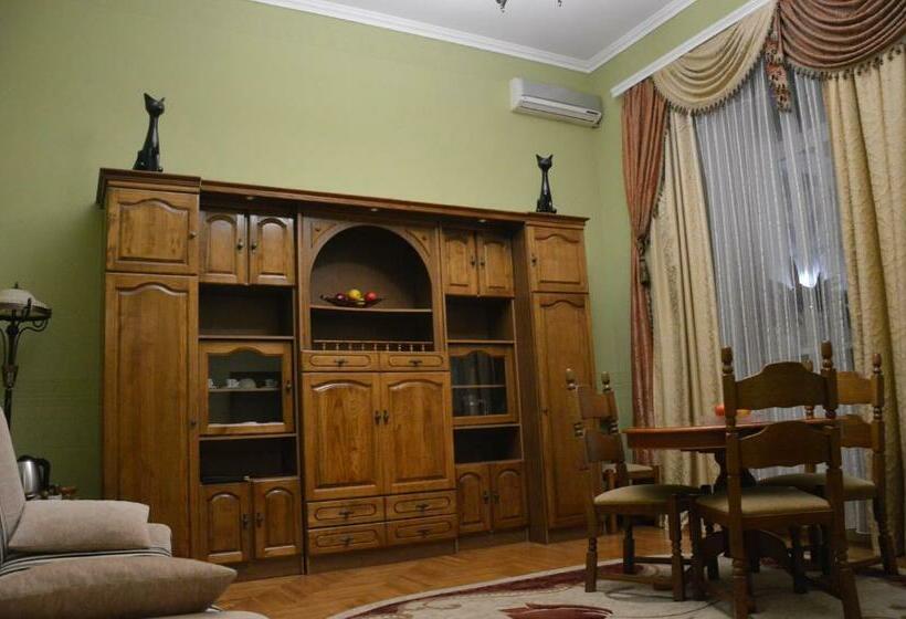 سوییت جونیور, Knaus Apartments