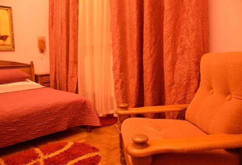 سوییت جونیور, Knaus Apartments