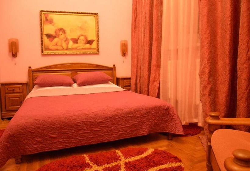 سوییت جونیور, Knaus Apartments