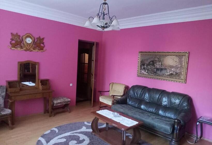 سوییت, Knaus Apartments