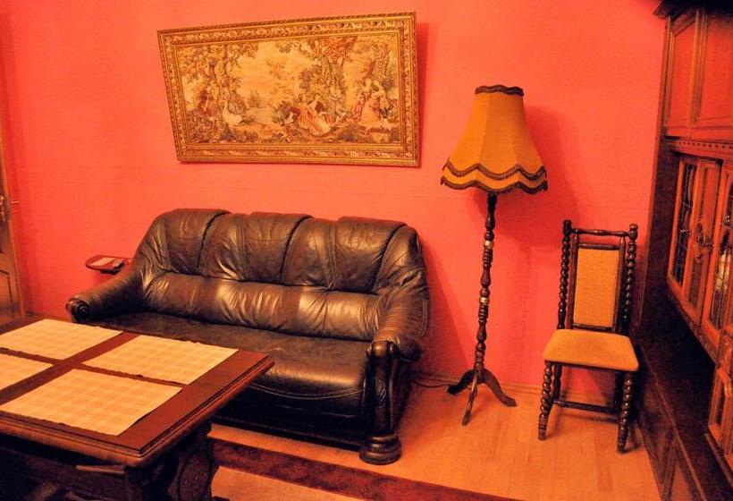 سوییت, Knaus Apartments