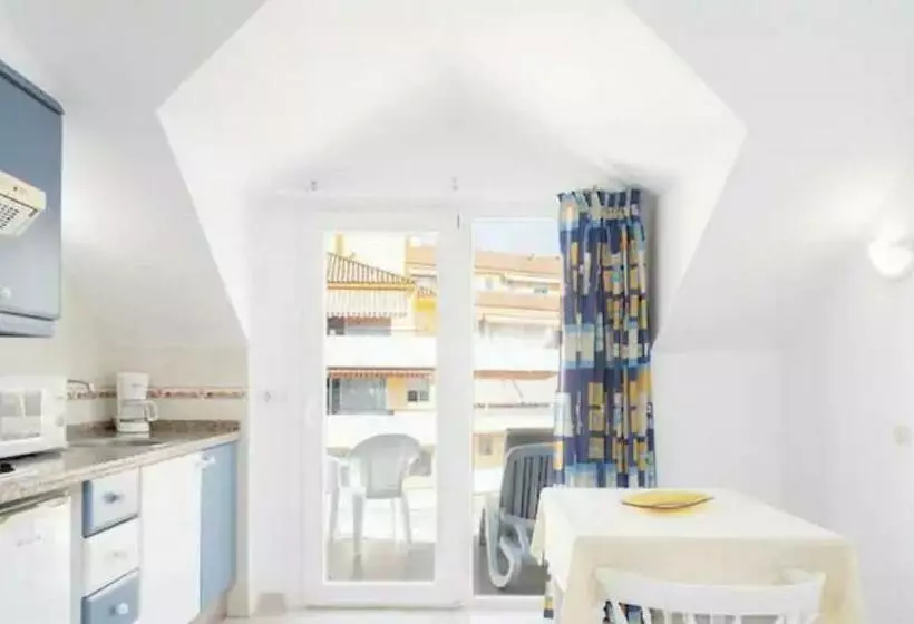 استودیو استاندارد با چشم‌انداز استخر, Apartamentos Pez Azul