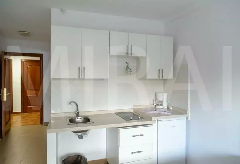 استودیو استاندارد با چشم‌انداز استخر, Apartamentos Pez Azul