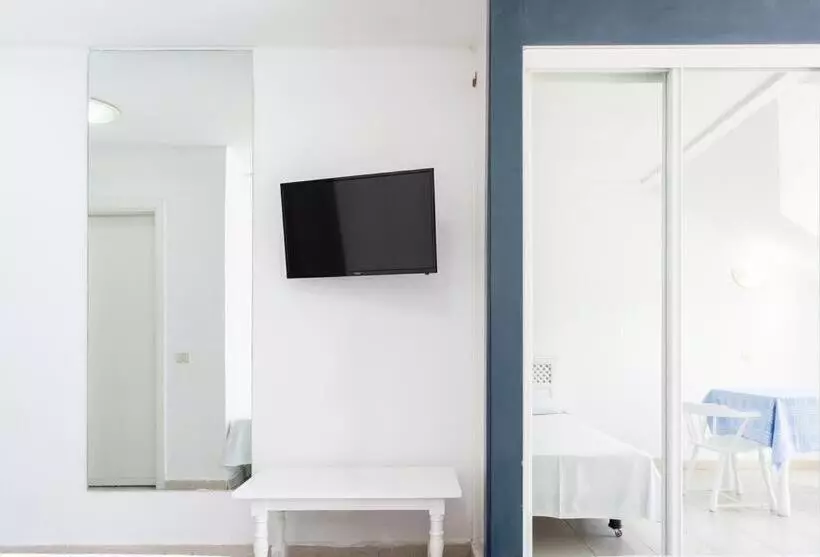 استودیو استاندارد با چشم‌انداز استخر, Apartamentos Pez Azul