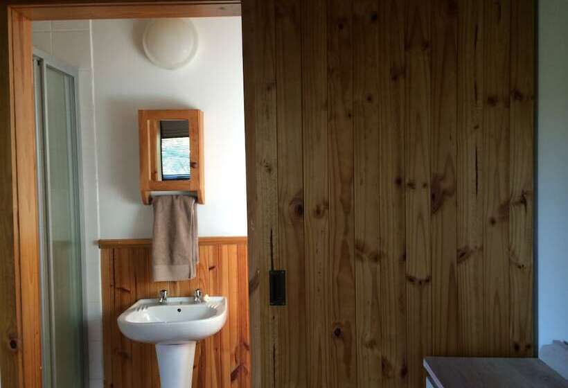 小室, A Stone S Throw Accommodation