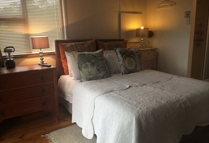 小室, A Stone S Throw Accommodation