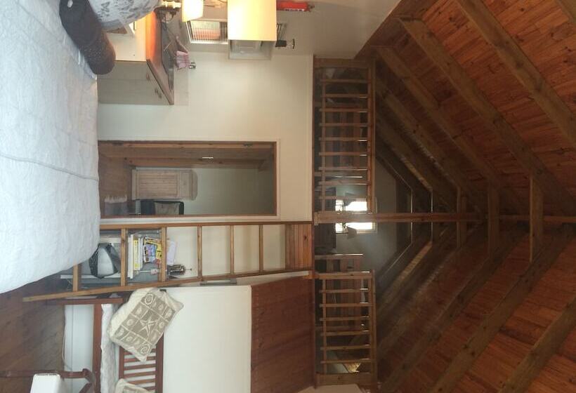 小室, A Stone S Throw Accommodation