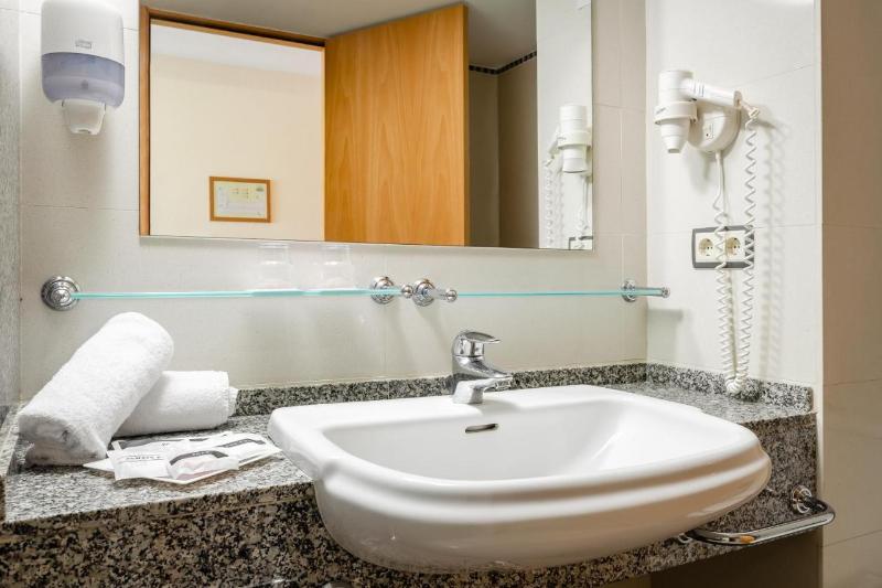 标准三人间, ALEGRIA Caprici Verd 4*SUP