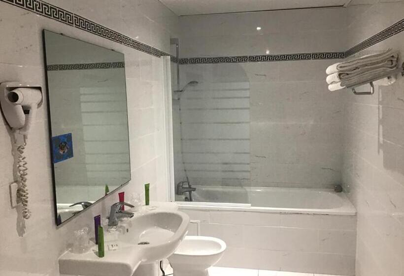 اتاق خانوادگی, Hôtel Angelic