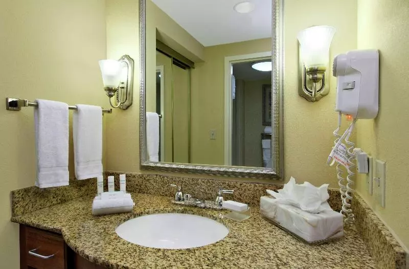 اتاق خانوادگی, Hôtel Angelic