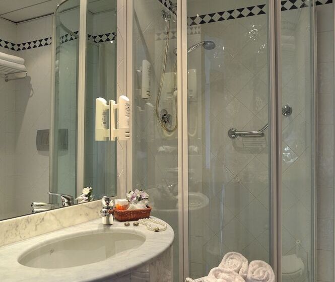 اتاق راحتی سه تخته, Bologna Airport