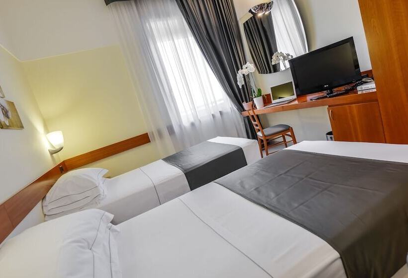 اتاق راحتی سه تخته, Bologna Airport