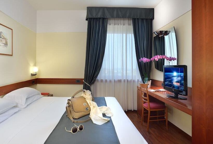 اتاق راحتی سه تخته, Bologna Airport