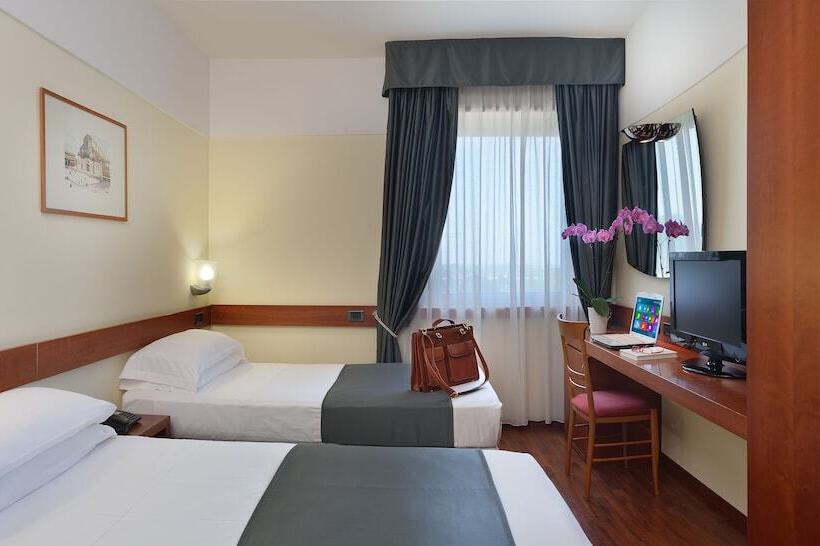 اتاق راحتی سه تخته, Bologna Airport