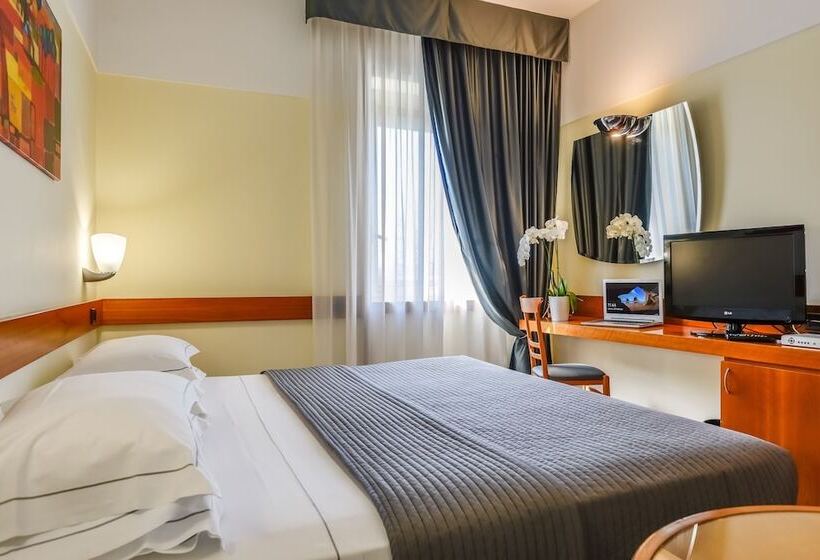 اتاق راحتی سه تخته, Bologna Airport