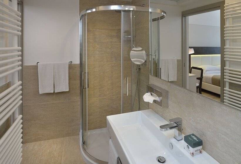 سوییت جونیور, Bologna Airport