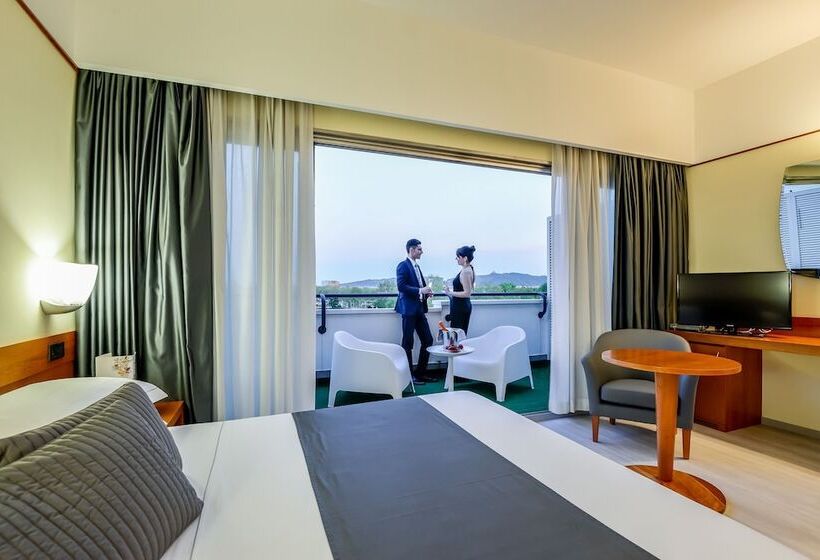 سوییت جونیور, Bologna Airport