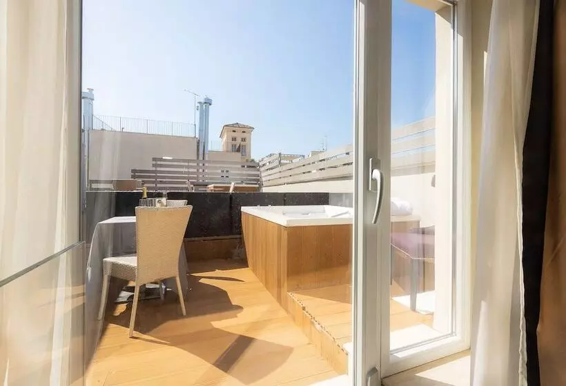 اتاق لوکس با چشم‌انداز شهر, Castellino Roma