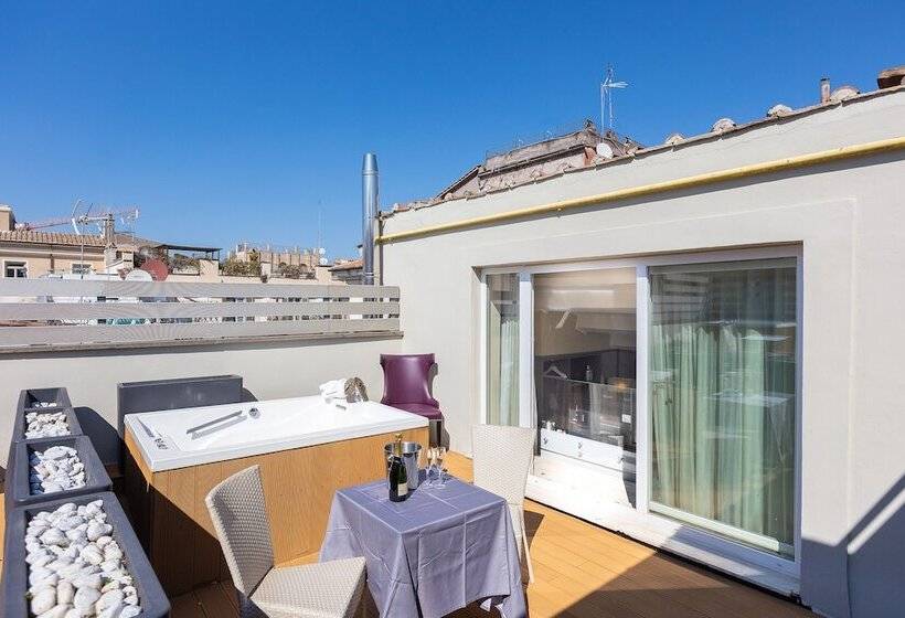 اتاق لوکس با چشم‌انداز شهر, Castellino Roma