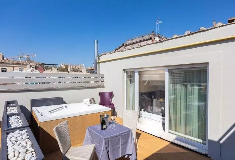 اتاق لوکس با چشم‌انداز شهر, Castellino Roma