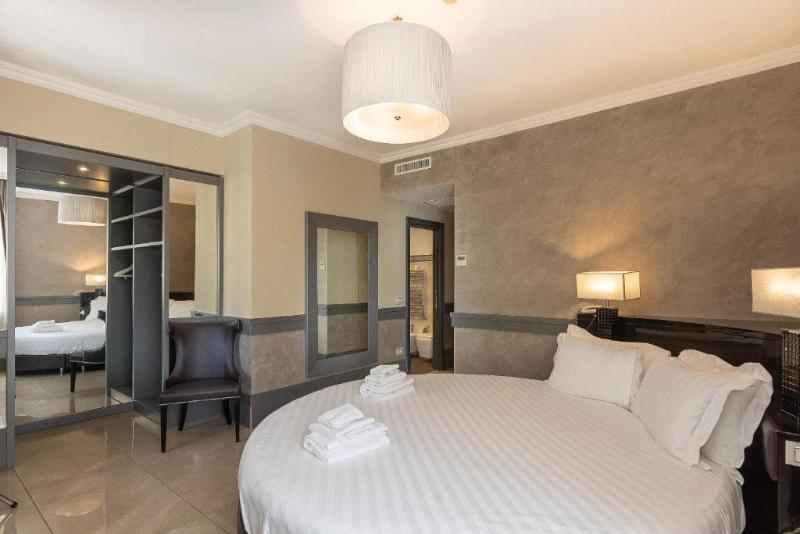 اتاق لوکس, Castellino Roma