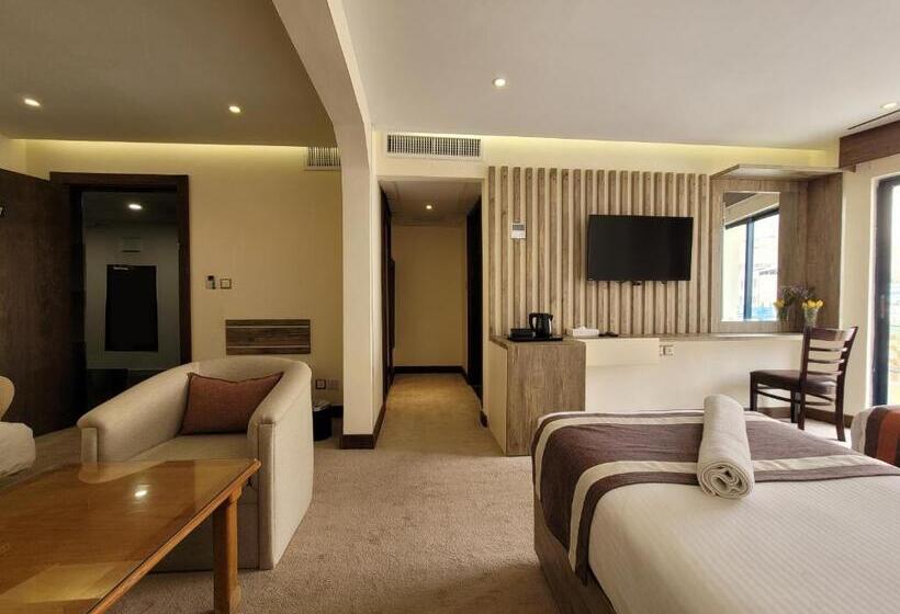 اتاق استاندارد سه نفره, Edom