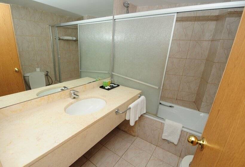 اتاق استاندارد سه نفره, Edom