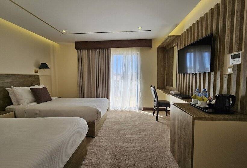 اتاق استاندارد سه نفره, Edom