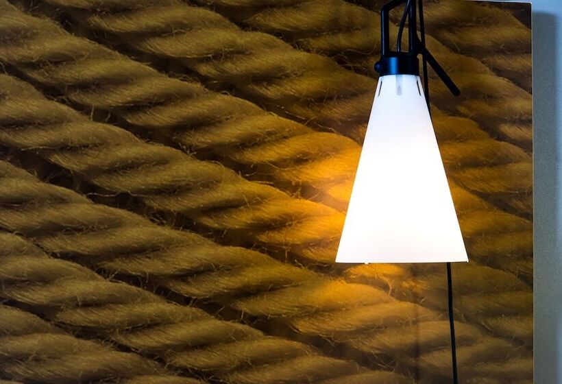 חדר משפחתי, Ibis Leicester