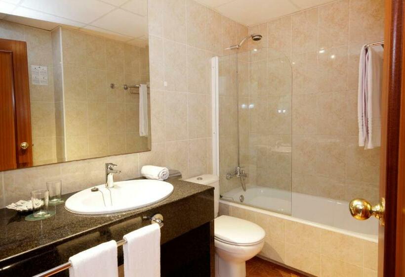 اتاق ساده سه نفره, Ilusion Markus & Spa